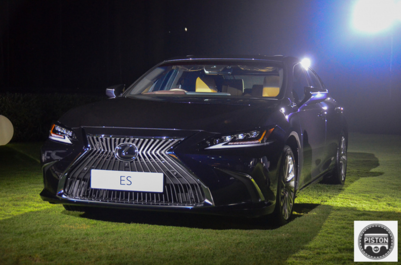 autos, cars, lexus, 2019 lexus es, 2019 lexus es250 malaysia, 2019 lexus es250 price malaysia, 2019 lexus rx300 malaysia, 2019 lexus rx300 price malaysia, lexus malaysia, lexus rx300, 2019 lexus es & rx officially launched in malaysia – from rm299,888