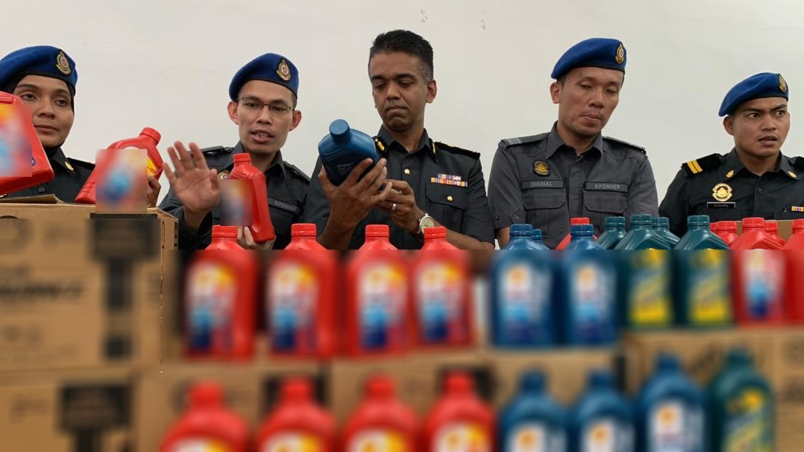 autos, cars, counterfeit engine lubricant, counterfeit engine oil, engine oil, fake engine lubricant malaysia, fake engine oil, fake engine oil malaysia, fake lubricants, 4,524 bottles of fake engine oil seized in johor