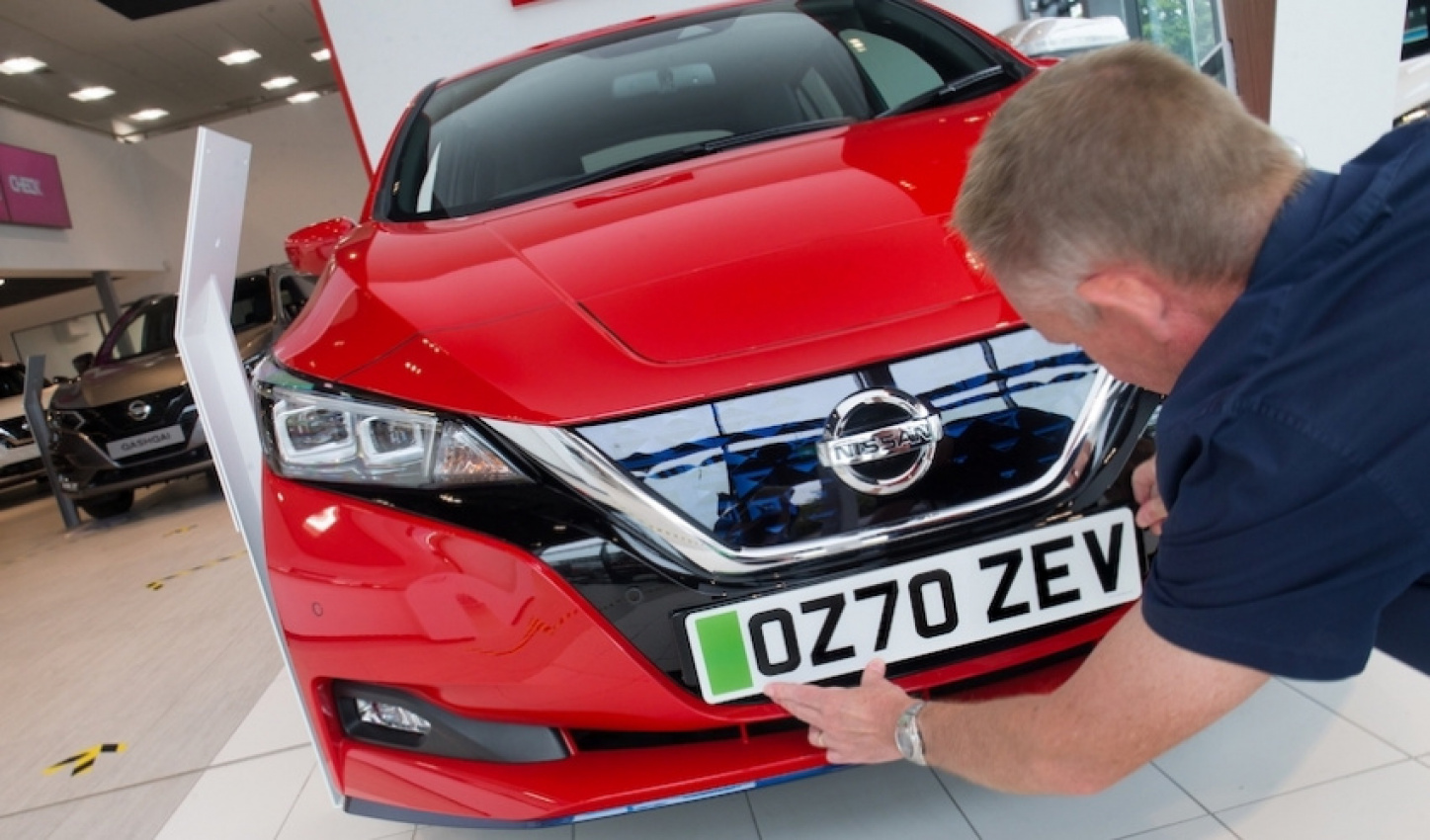 autos, cars, nissan, autos nissan, nissan dealers in uk preparing for introduction of green number plates for evs