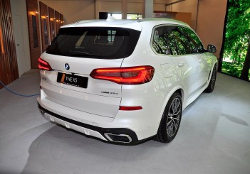 autos, bmw, cars, android, autos bmw, bmw x5, android, locally-assembled bmw x5 xdrive45e m sport phev rolls in at rm441k