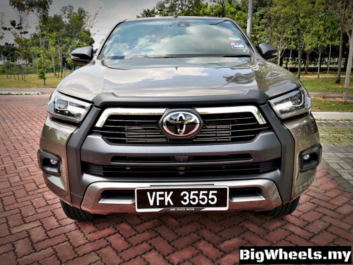 autos, cars, toyota, android, hilux, hilux review, pickup truck, toyota hilux, toyota hilux 2.8 rogue 4x4, toyota hilux review malaysia, toyota hilux rogue, android, review: toyota hilux 2.8 rogue 4×4 – everyone wants one now