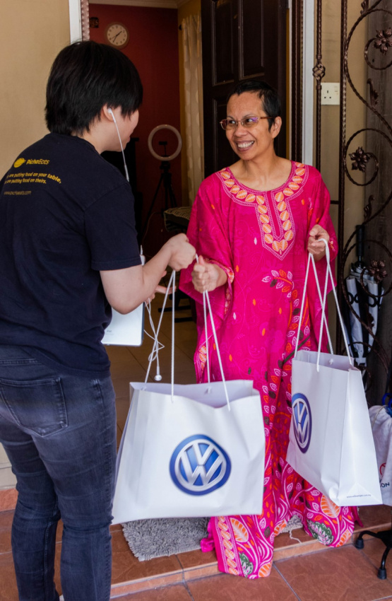 autos, cars, volkswagen, pichaeats, vw drive for kindness, volkswagen joins pichaeats to feed the less fortunate