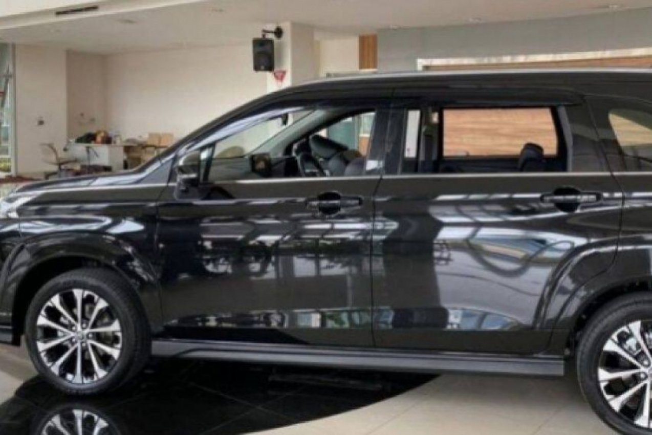 autos, cars, toyota, new avanza, third-gen toyota avanza, toyota avanza, all-new toyota avanza spotted in a showroom; likely to make its debut soon