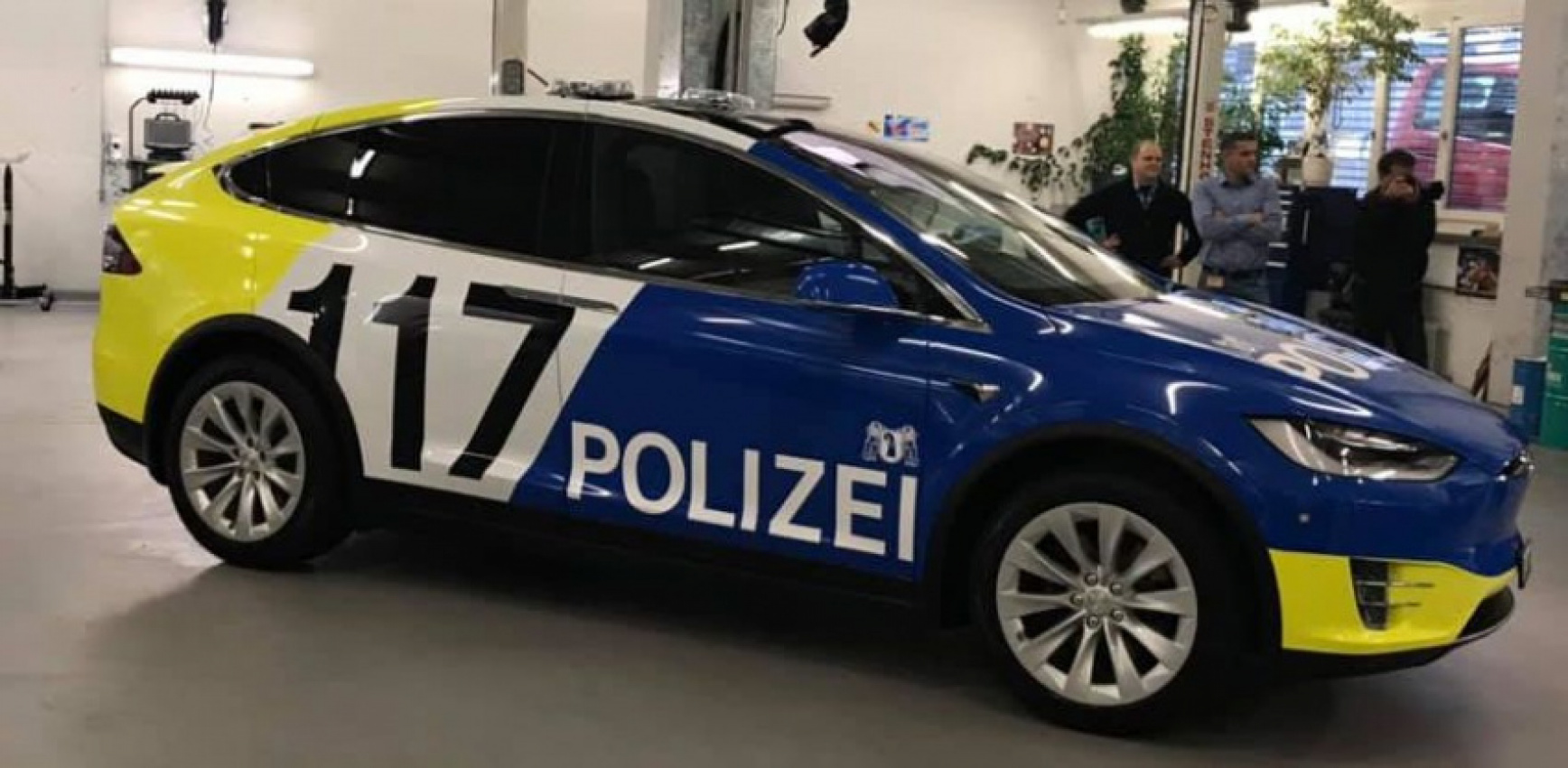 autos, cars, mercedes-benz, tesla, autos tesla, mercedes, swiss police switch from mercedes to tesla for patrol vehicles
