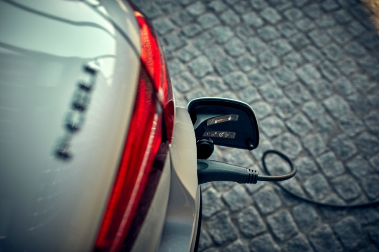 autos, cars, mercedes-benz, autos mercedes-bnez, mercedes, mercedes-benz presents first electric-hydrogen-powered glcs to german customers