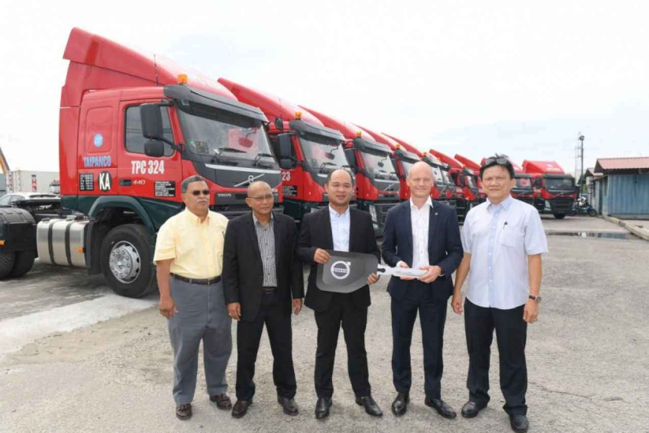 autos, cars, volvo, autos volvo trucks, volvo trucks malaysia delivers 10 prime movers to taipanco