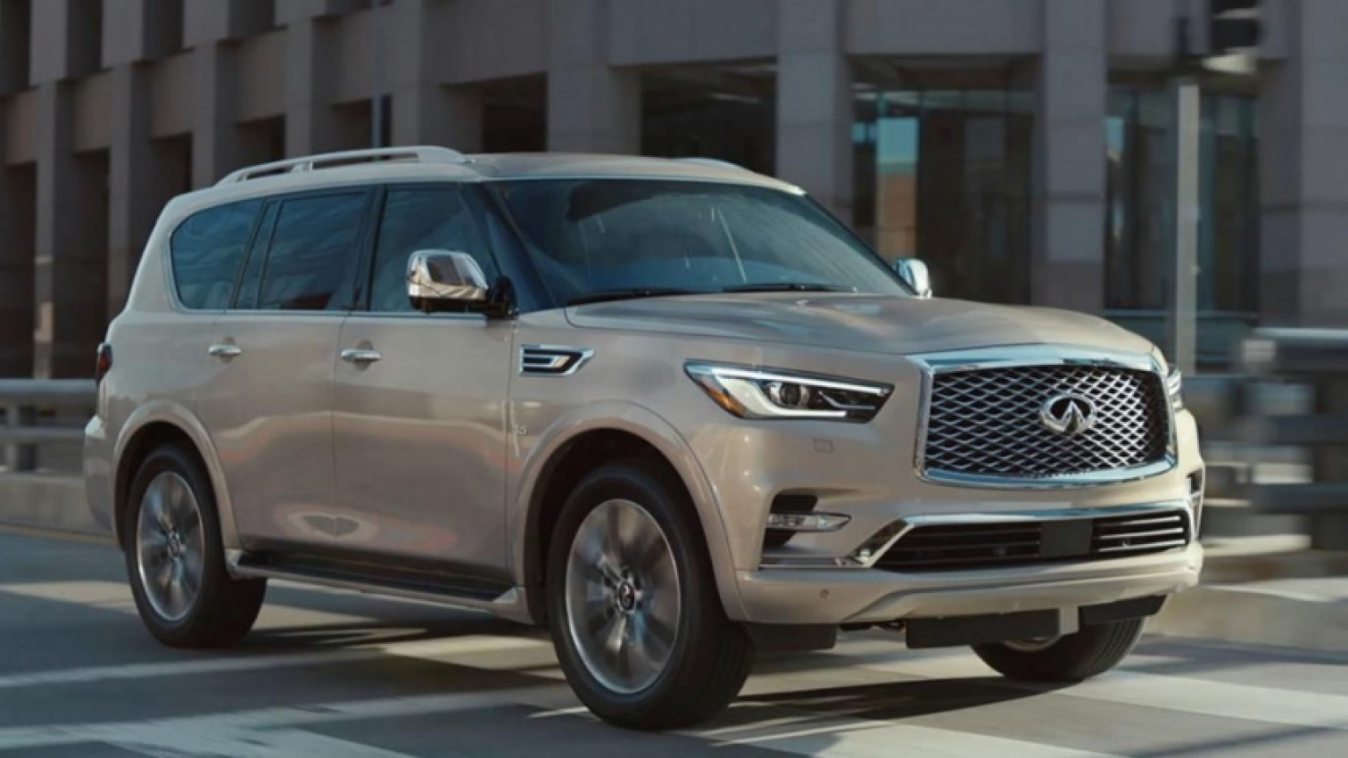 autos, cars, infiniti, autos infiniti qx80, infiniti qx80, infiniti qx80 tv spot homes in on 'sharing' message