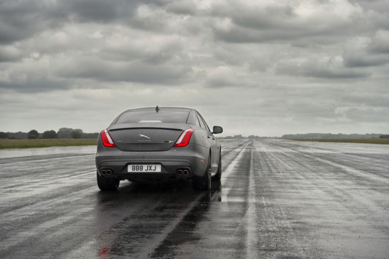 autos, cars, jaguar, autos jaguar xjr575, gone in 44 seconds: new jaguar xjr575 debuts at top speed