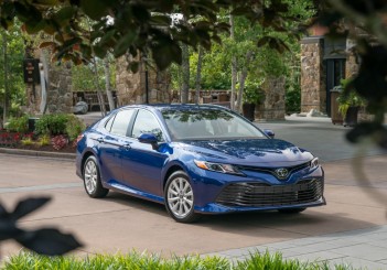 autos, cars, honda, toyota, autos honda, autos toyota, camry, honda accord, toyota camry, 2018 honda accord and toyota camry: a closer look