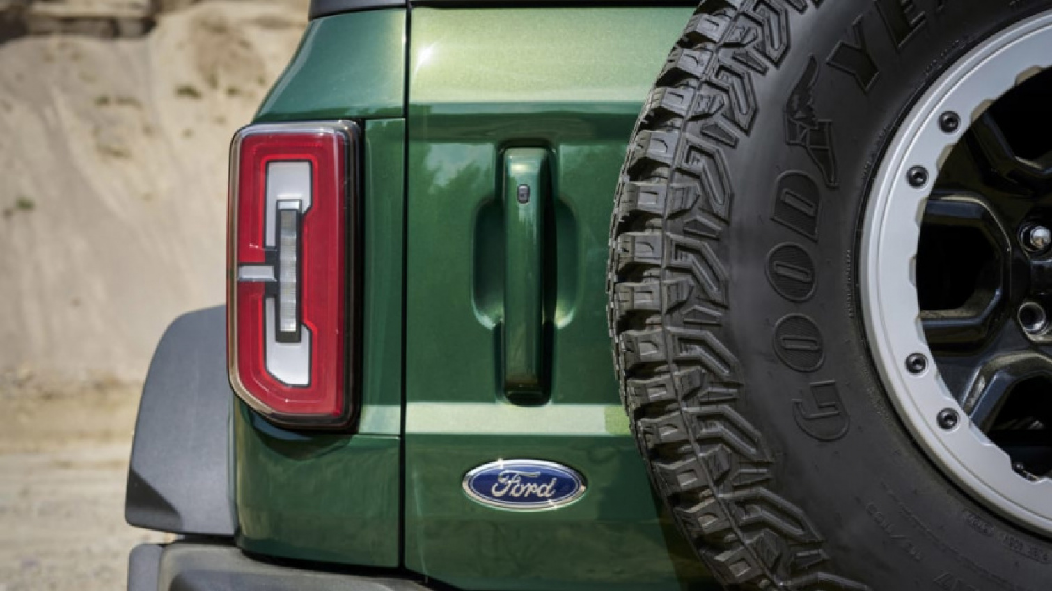 autos, cars, ford, car buying, ford bronco, off-road vehicles, 2022 ford bronco gets $1,530 to $2,280 more expensive