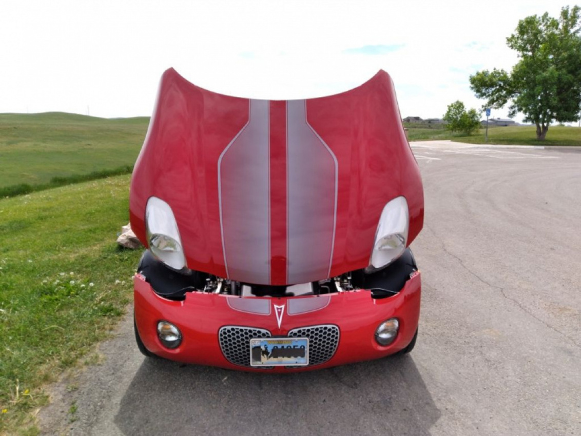 autos, cars, pontiac, american, asian, celebrity, classic, client, europe, exotic, features, german, handpicked, luxury, modern classic, muscle, news, newsletter, off-road, sports, trucks, 2008 pontiac solstice is a track-built performance machine
