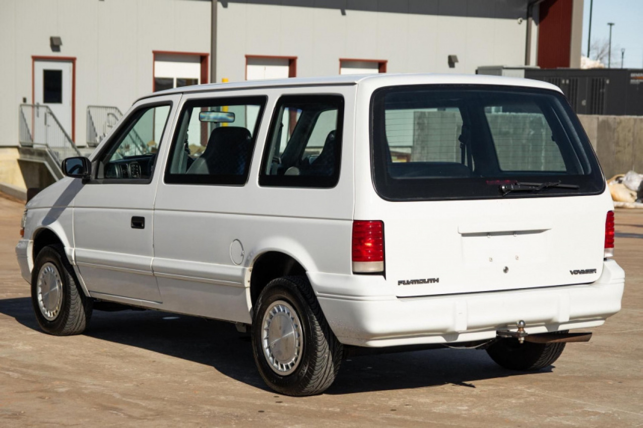 autos, cars, news, plymouth, auction, chrysler videos, chrysler voyager, classics, 1994 plymouth voyager with a manual transmission is a weirdly appealing family classic