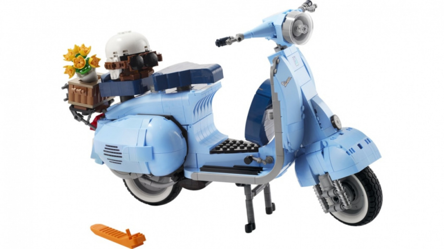 autos, cars, piaggio, toys/games, motorcycle, vespa, 1960s piaggio vespa 125 joins lego's catalog of two-wheelers