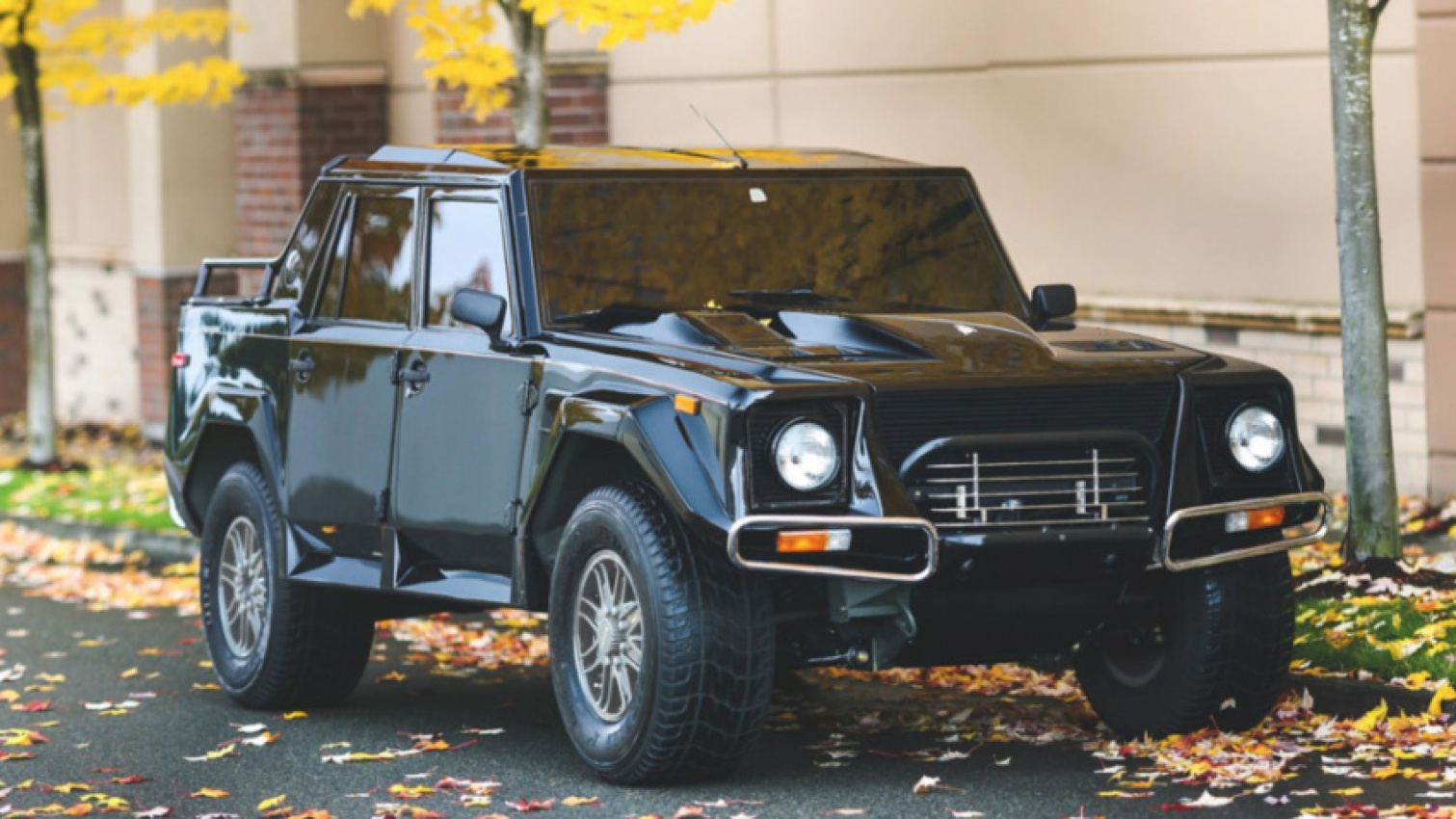 autos, cars, lamborghini, autos lamborghini, lamborghini's first suv fetches hefty price at auction