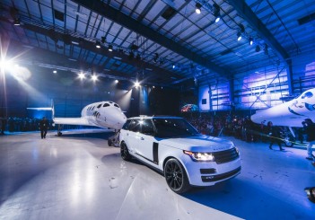 autos, cars, land rover, autos land rover, land rover tows out new virgin galactic spaceship for global debut and naming
