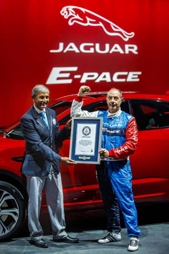 autos, cars, jaguar, autos jaguar, jaguar e-pace barrel rolls for new guinness world record