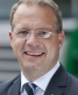 autos, cars, volvo, scania, trucks, volvo kicks out chief executive and turns to scania for new boss