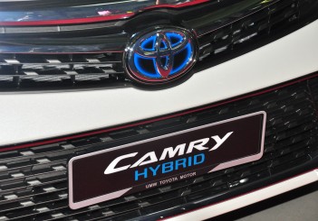 autos, cars, toyota, camry, camry hybrid, toyota rolls out ckd camry hybrid