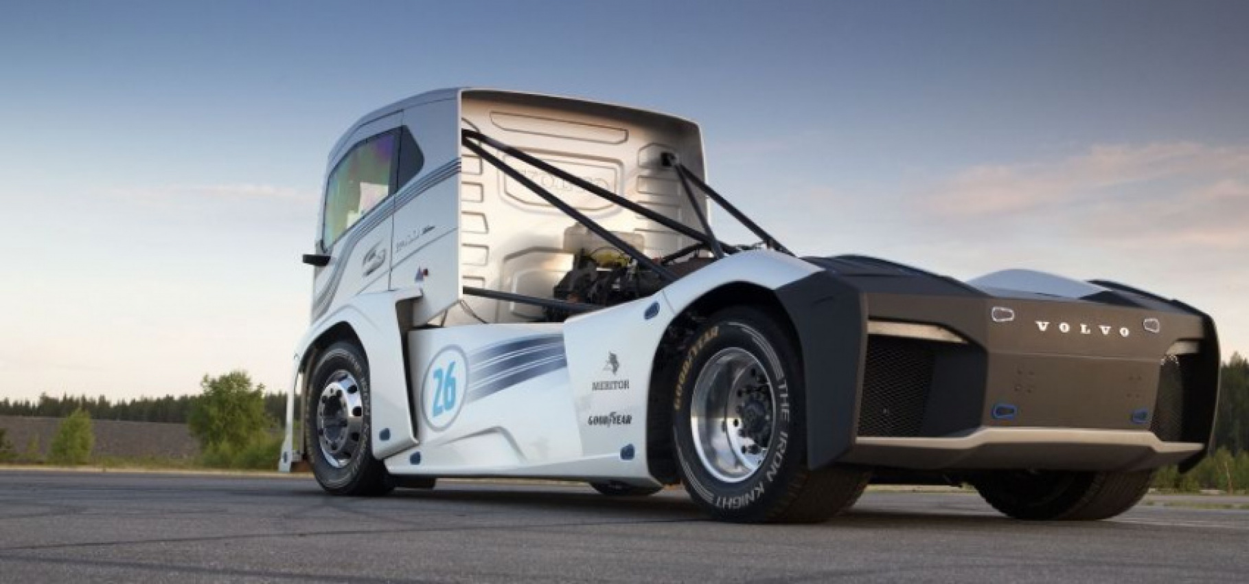 autos, cars, volvo, autos volvo, volvo truck beat two world speed records - video