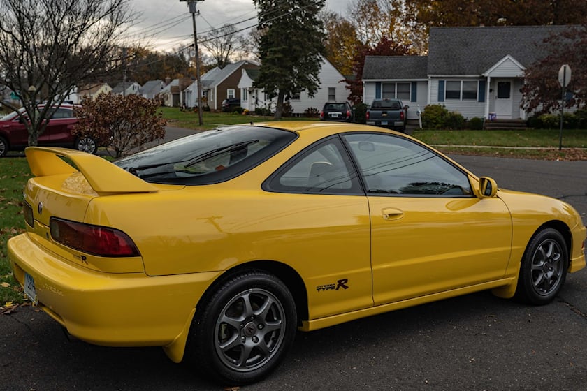 acura, auctions, autos, cars, car culture, luxury, 2000 acura integra type r sells for $112k as the world goes crazy