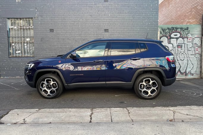 autos, cars, jeep, jeep compass, jeep compass 2022, jeep compass reviews, jeep reviews, jeep suv range, android, jeep compass 2022 review: trailhawk