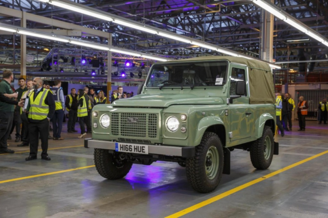 autos, cars, land rover, land rover defender, final land rover defender rolls out
