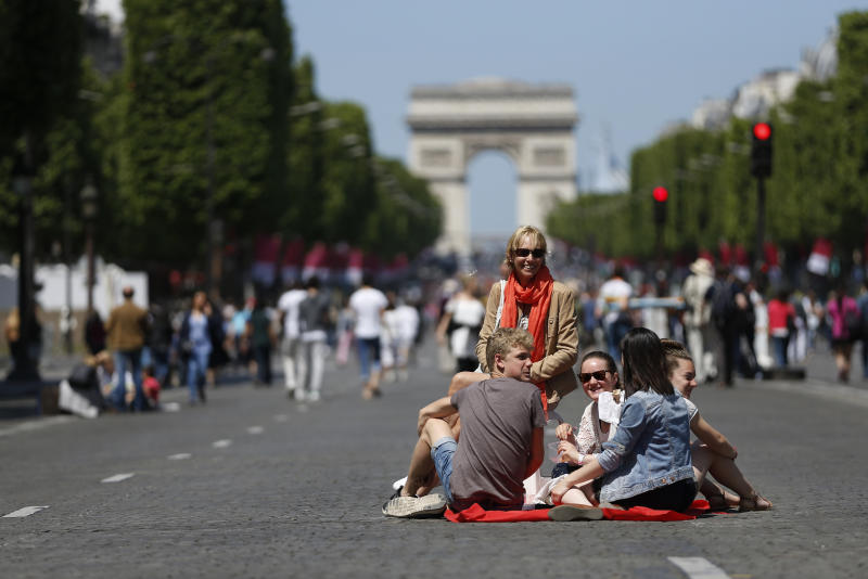 autos, cars, car-free day, champs-elysees, paris, no cars allowed at paris's champs-elysees once a month