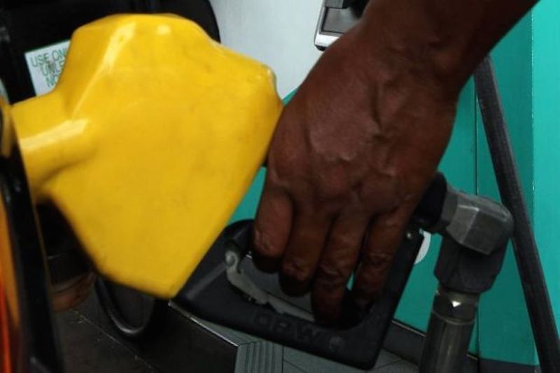 autos, cars, fuel prices, revise fuel prices weekly, say petrol dealers