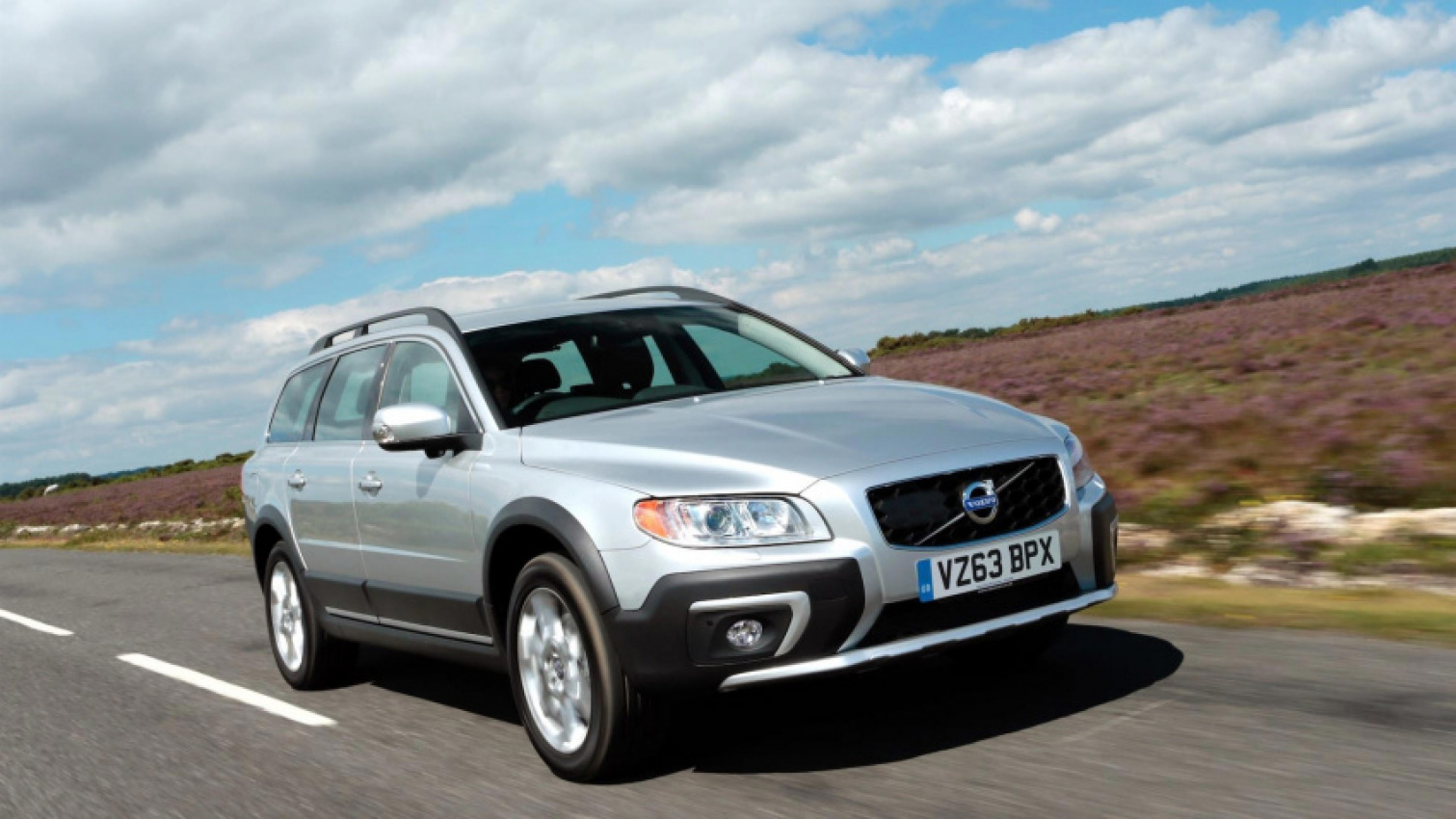 autos, cars, volvo, free tyre and windscreen repairs offered for all volvo drivers