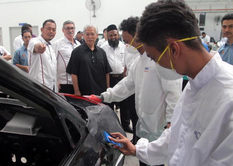 autos, cars, drb hicom, work together for auto industry, drb-hicom varsity and universiti malaysia pahang urged