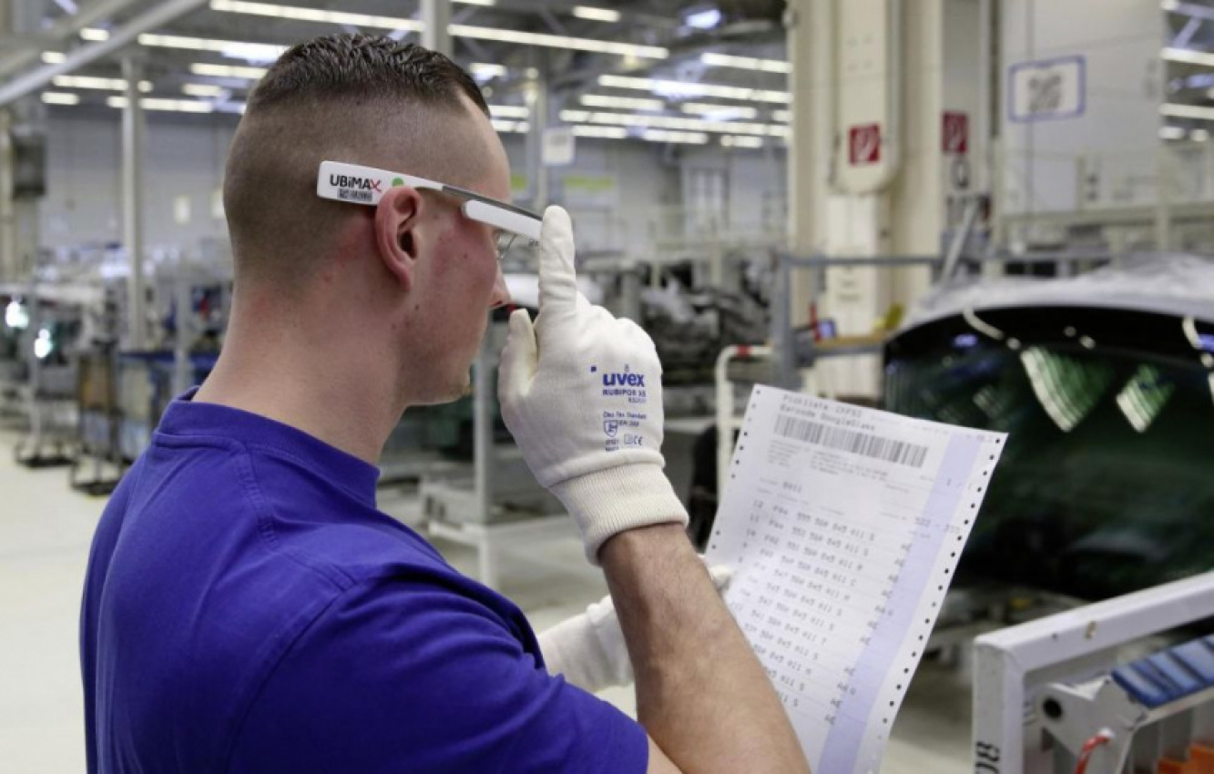 autos, cars, smart, 3d smart glasses, volkswagen, vw introduces 3d smart glasses to wolfsburg plant