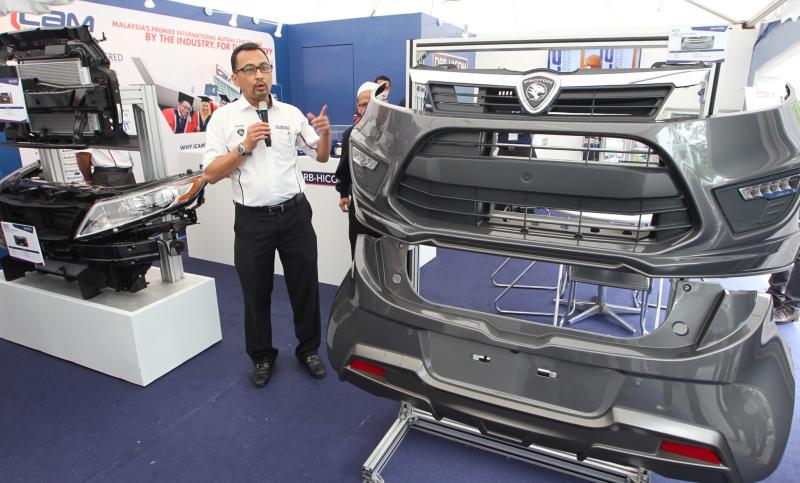 autos, cars, car prices, proton, proton to maintain car prices amid weakening ringgit, says dr m