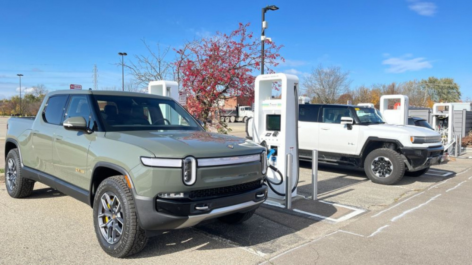 autos, cars, news, rivian, 2022 rivian r1t's fast-charging performance is behind the best