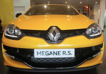autos, cars, renault, megane rs 275 trophy-r, twizy, renault brings in cute twizy ev and track-bound megane rs 275 trophy-r