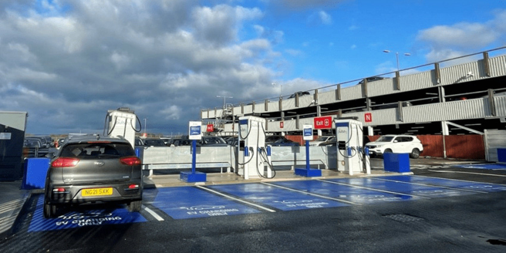autos, cars, electric vehicle, energy & infrastructure, bp chargemaster, bp pulse, charging, gatwick, bp pulse opens ultra-rapid charge stop at gatwick airport