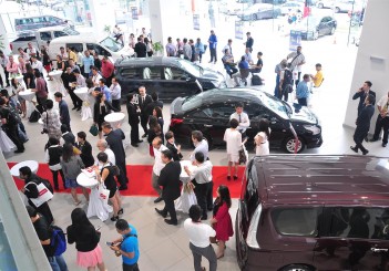 autos, cars, nissan, autos nissan, new nissan 4s centre opens in glenmarie