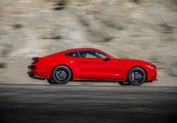 autos, cars, ford, ford mustang, ford mustang muscling its way through