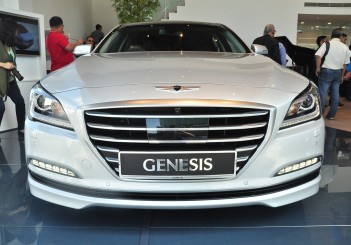 autos, cars, genesis, hyundai, hyundai genesis luxury model arrives