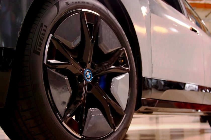 autos, bmw, cars, technology, video, jay leno gets a deep dive of the color-changing bmw ix