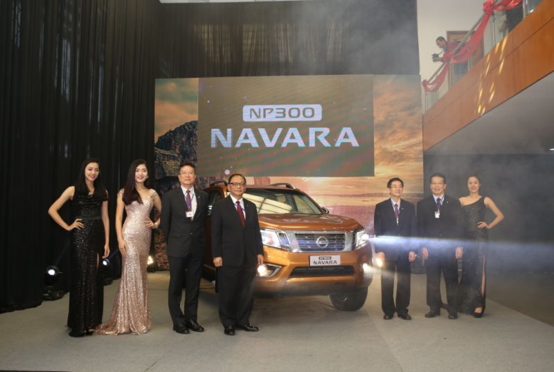 autos, cars, nissan, autos nissan navara, autos pickup, nissan np300 navara launched in vietnam