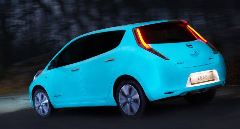 autos, cars, nissan, autos nissan, nissan's new take on car paint that glows in the dark