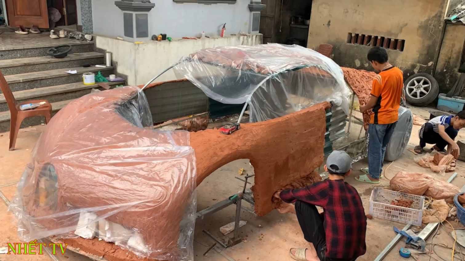 autos, bugatti, cars, bugatti chiron, vietnamese youths build a knock-off bugatti chiron in a year