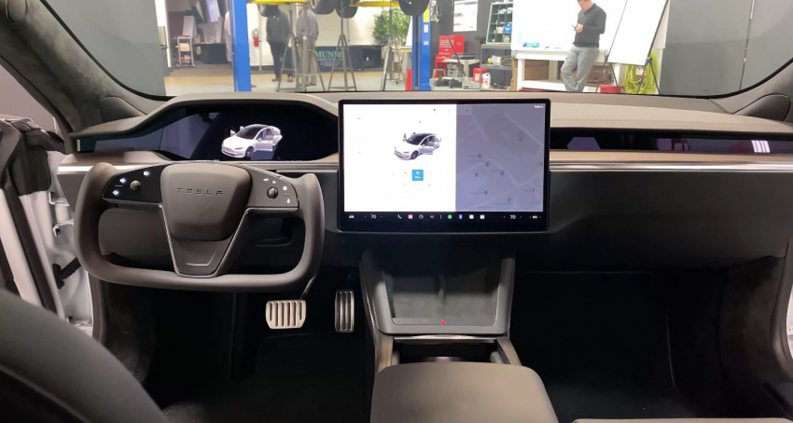 autos, cars, news, space, spacex, tesla, tesla model s, tesla model s plaid interior analysis explains how the steering yoke increases safety