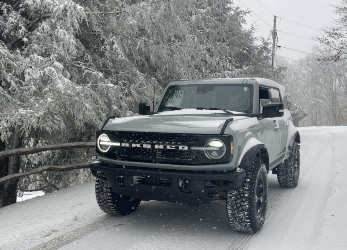 autos, cars, ford, bronco, ford bronco, snow, surprise! another ford bronco got filled with snow