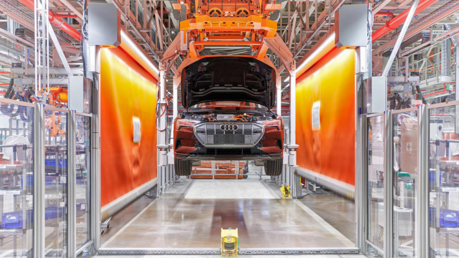audi, autos, cars, audi offers virtual tours of brussels electric car factory