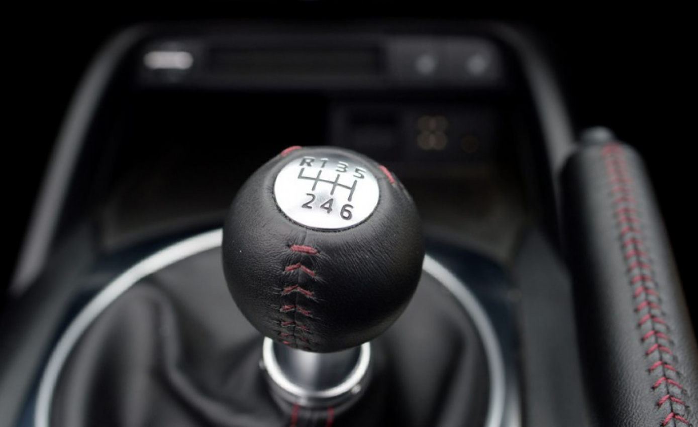 autos, cars, automatic transmission, fuel economy, manual transmission, here’s why the myth that manual transmissions are faster and more fuel efficient than automatics is bogus