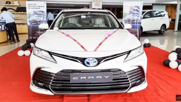 android, cars, reviews, toyota, camry, toyota camry, android, 2022 toyota camry hybrid arrives at dealer showroom – first look