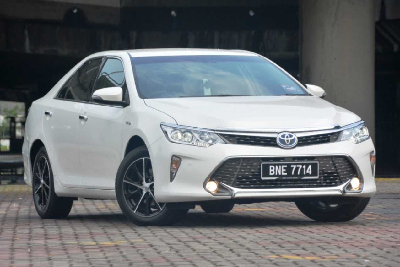 autos, cars, featured, toyota, camry, hybrid, toyota camry, 2015 toyota camry hybrid test drive review