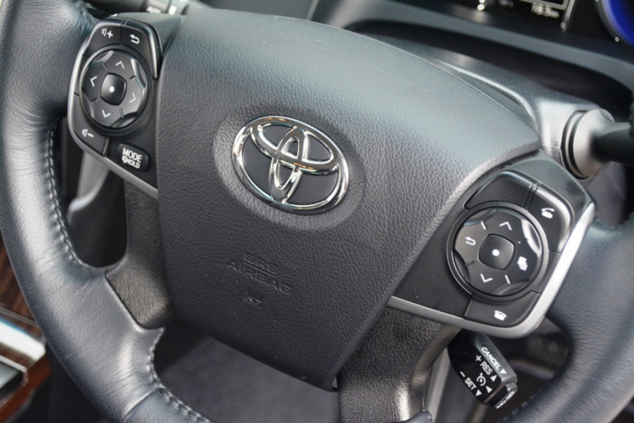 autos, cars, featured, toyota, camry, hybrid, toyota camry, 2015 toyota camry hybrid test drive review