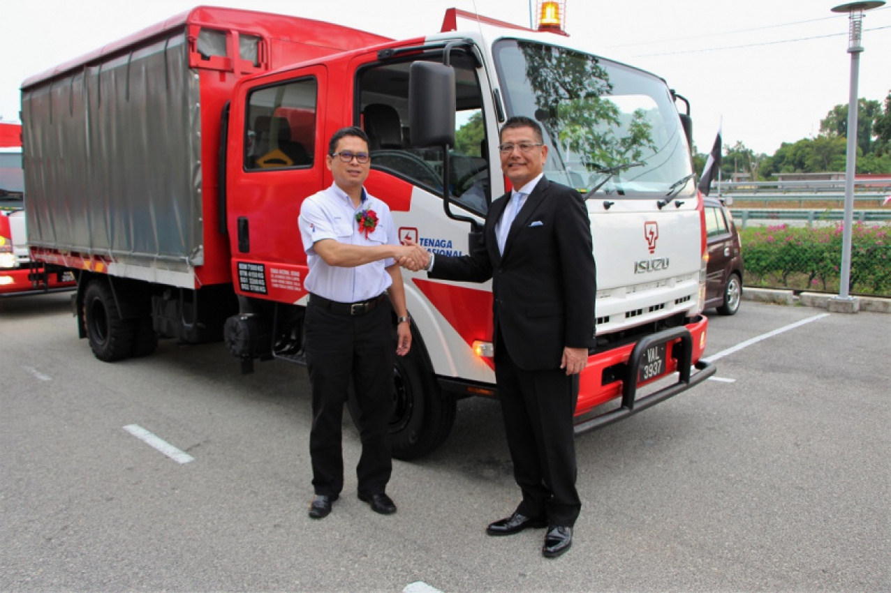 autos, cars, commercial vehicles, isuzu, isuzu malaysia delivers new elf npr light trucks to tenaga nasional bhd